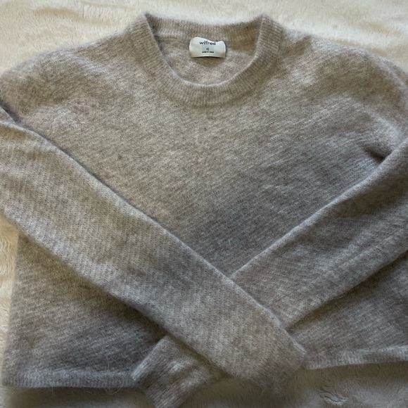 Cozy Aritzia Top - Picture 4 of 4